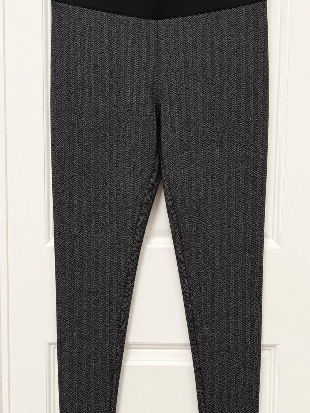 GAP Women’s Gray Herringbone Leggings. Size S
